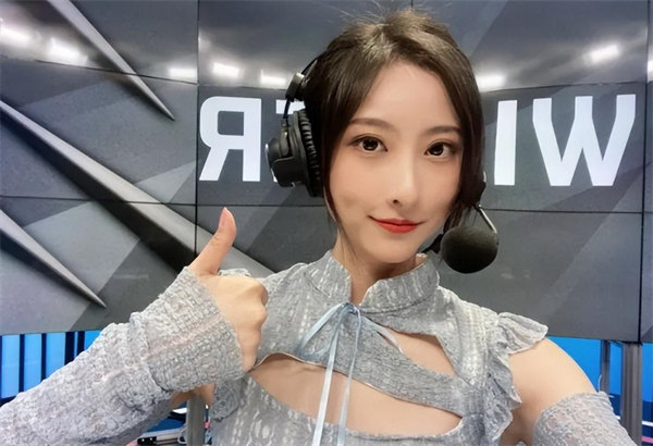 解说鼓鼓被叫娜美寿司是什么梗(穿着老是被吐槽)