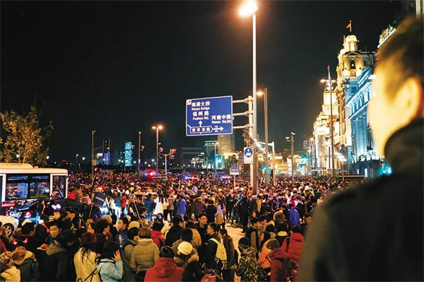 韩国梨泰院和当年外滩踩踏事件带给我们的教训(尤其第三点一定要清楚)