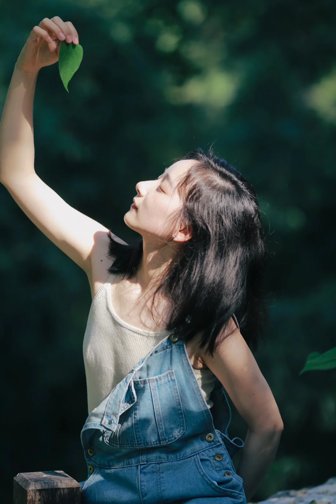 ?【阳光斑驳】夏日林间光影，少女的清新写真