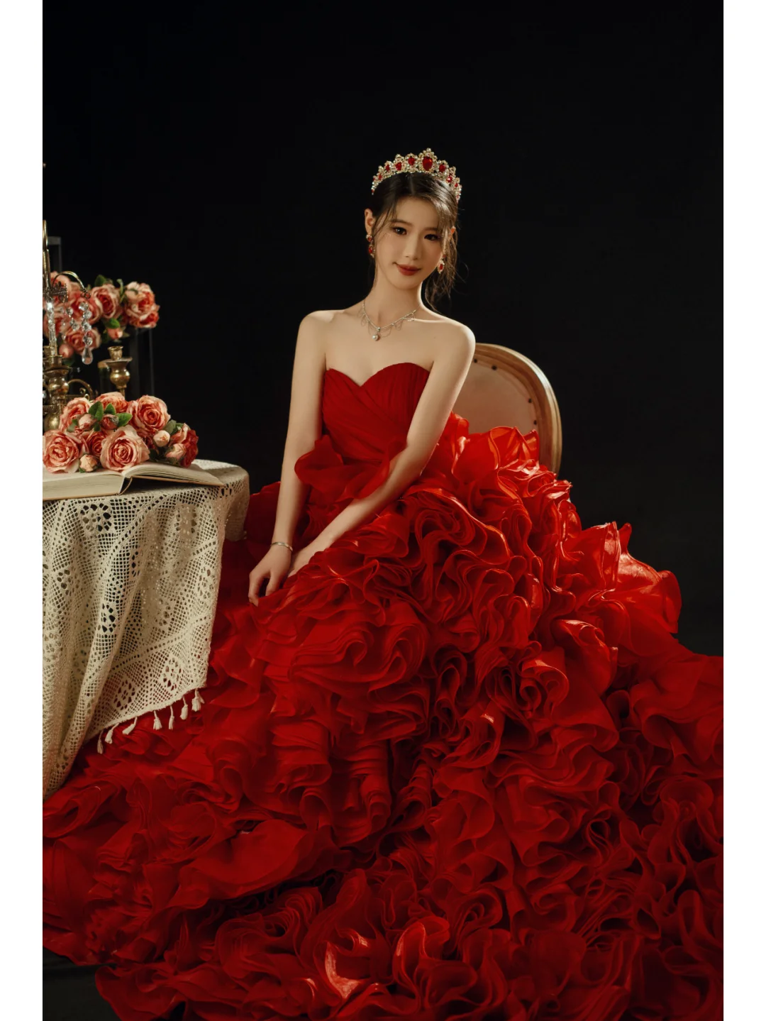 红纱裙的少女写真，绽放的浪漫与热烈?