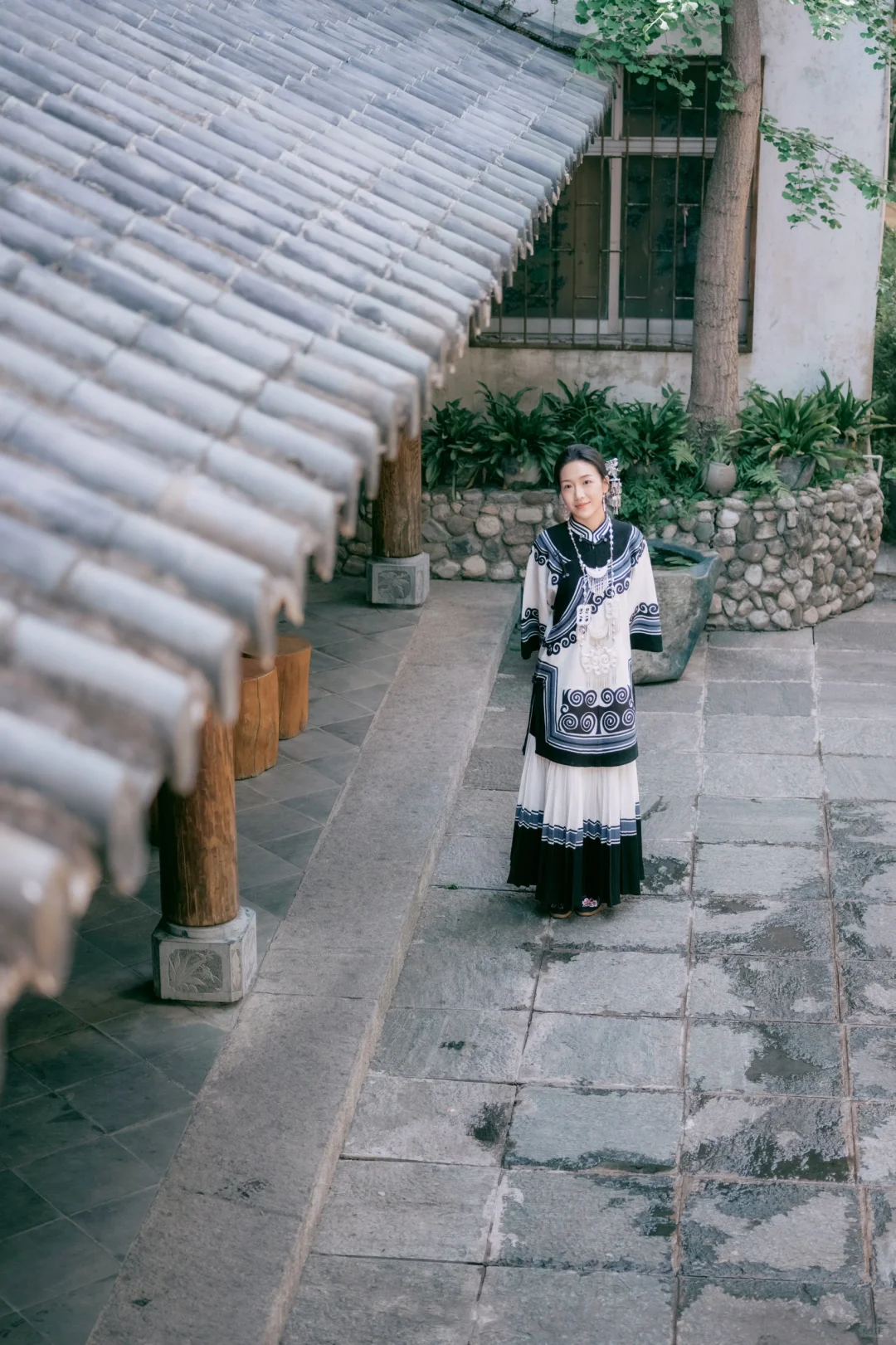 不要大头照！在大理拍到的氛围感彝族写真?