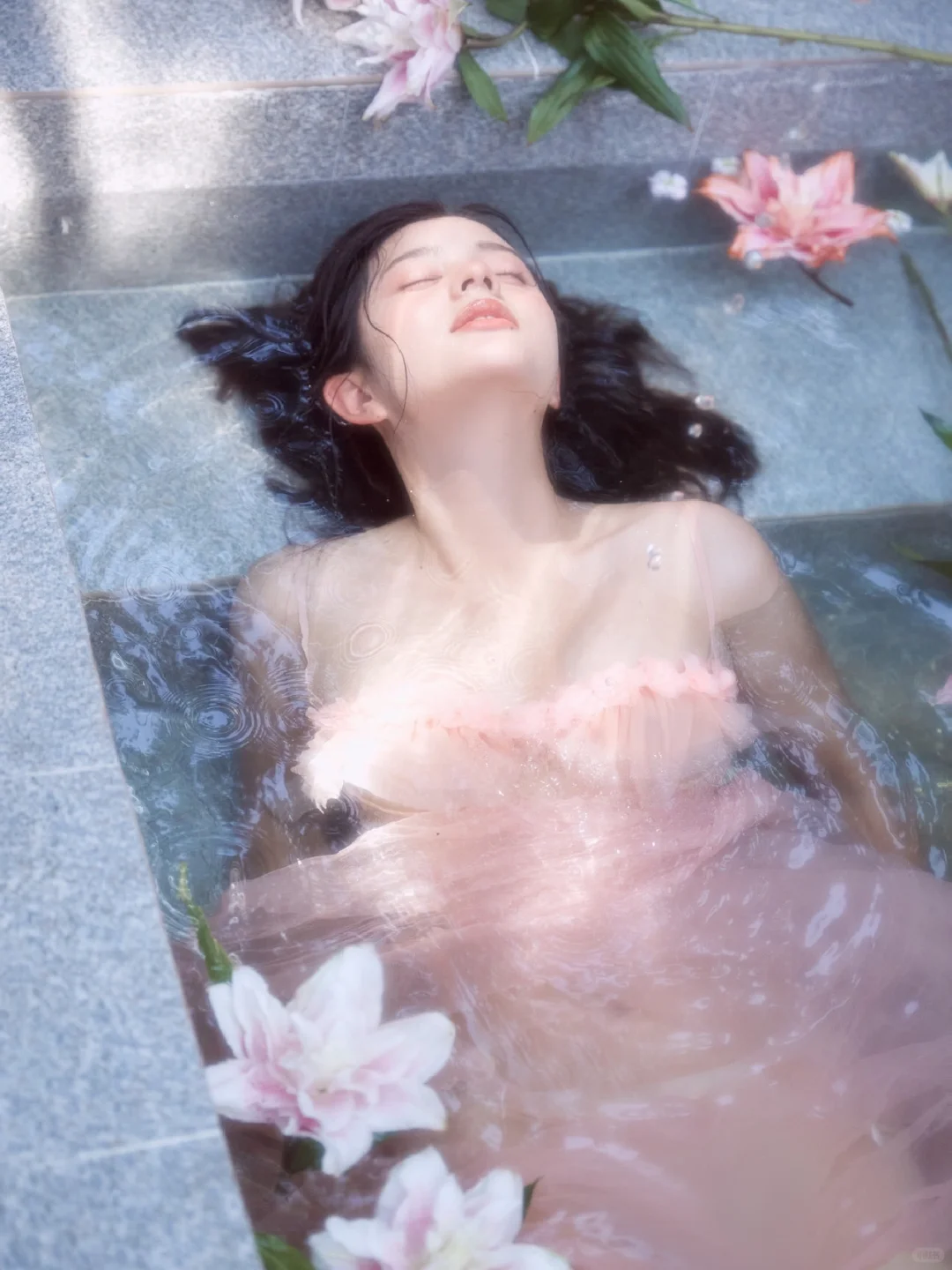 水仙花女孩?粉嫩嫩的少女心?纯欲写真