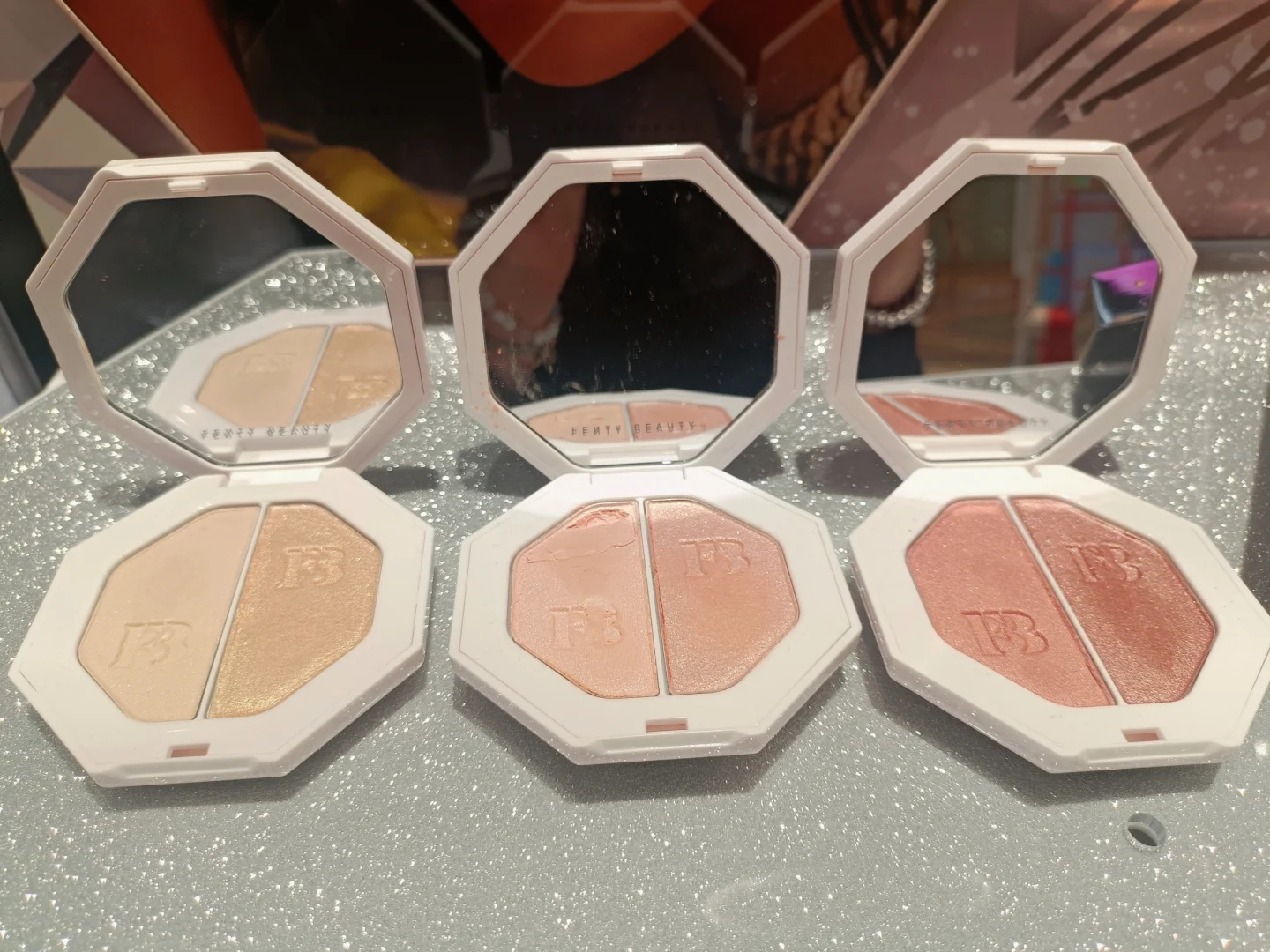 fentybeauty 双色高光天然抛光肌