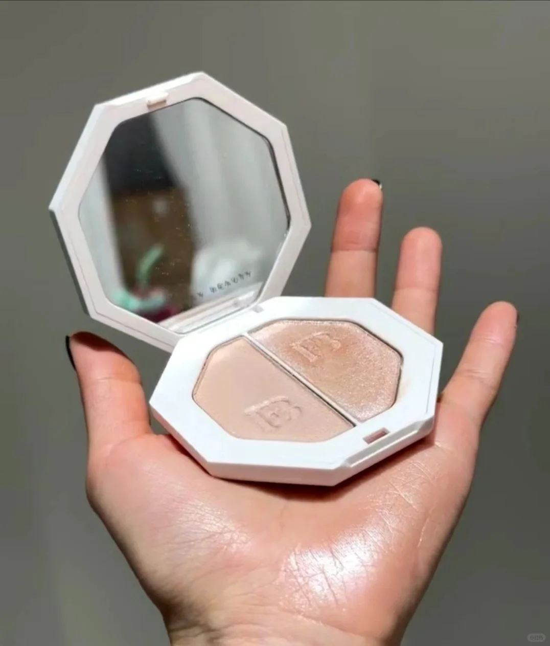 fentybeauty 双色高光天然抛光肌