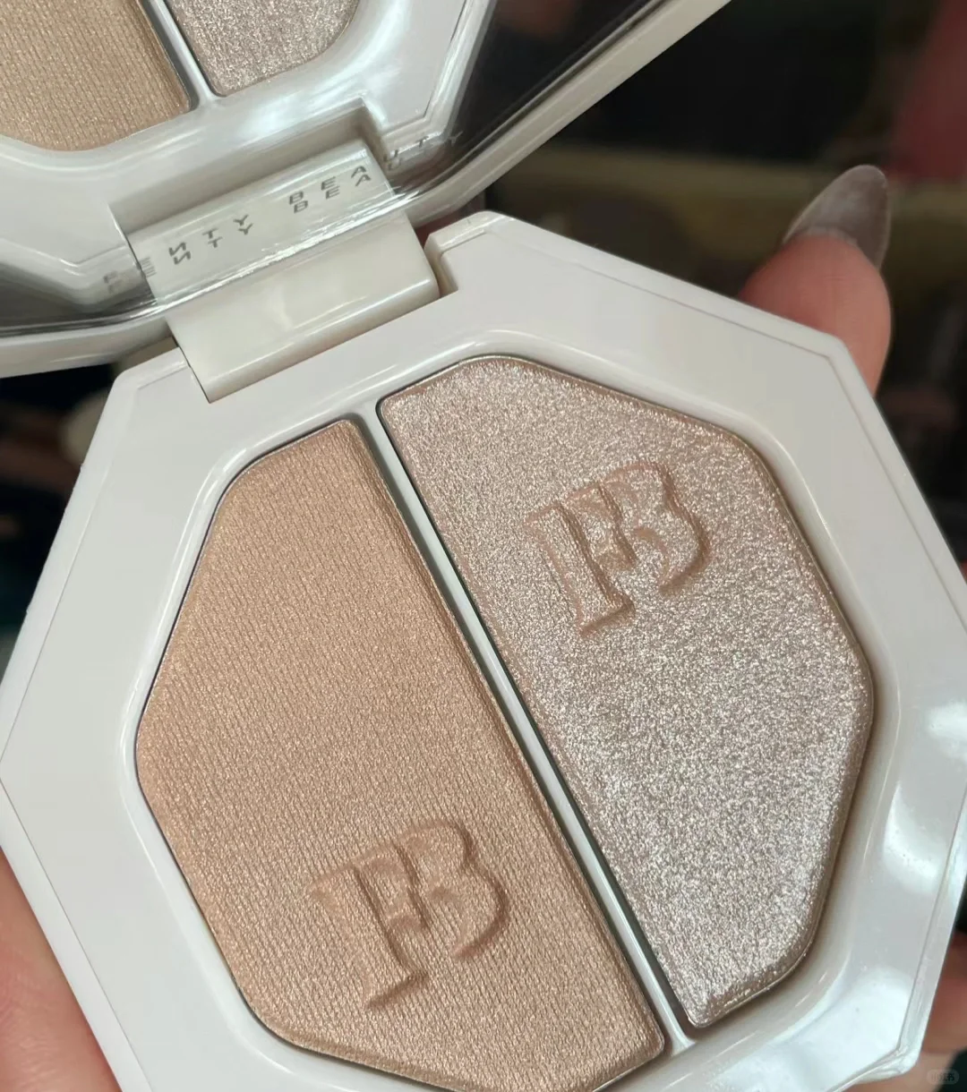 fentybeauty 双色高光天然抛光肌