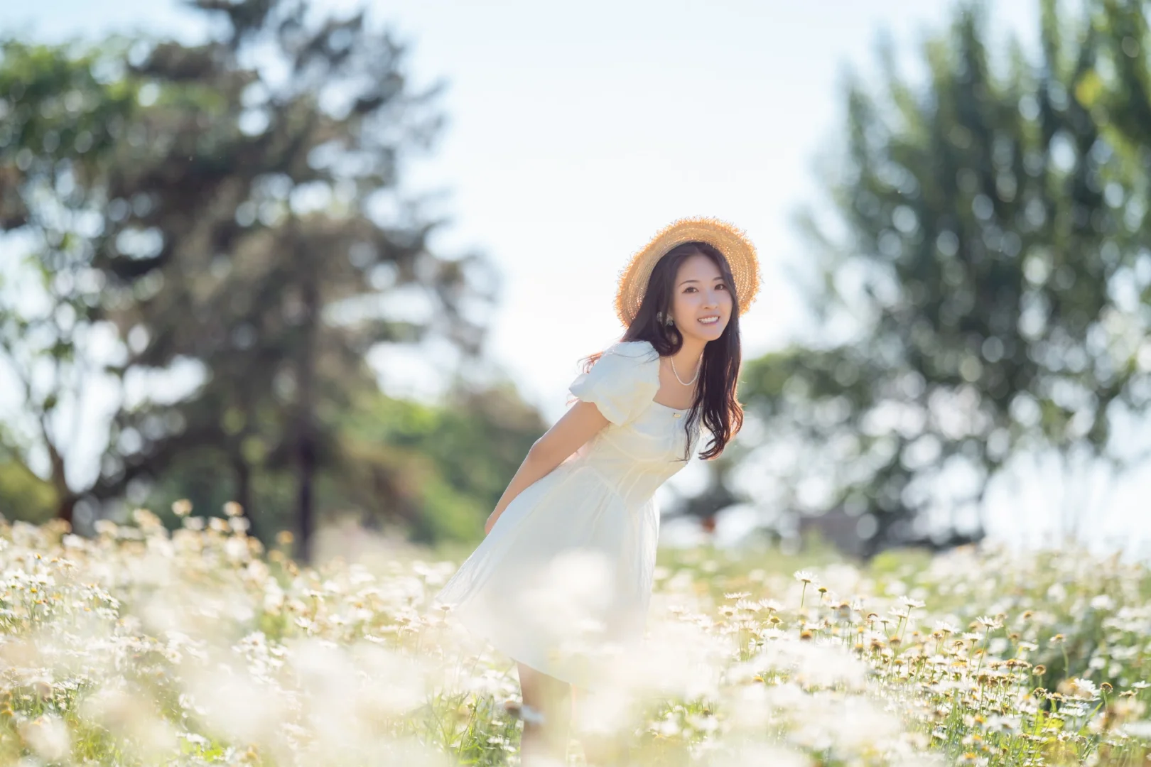 浪漫的人间总是蓄满鲜花 小雏菊少女写真