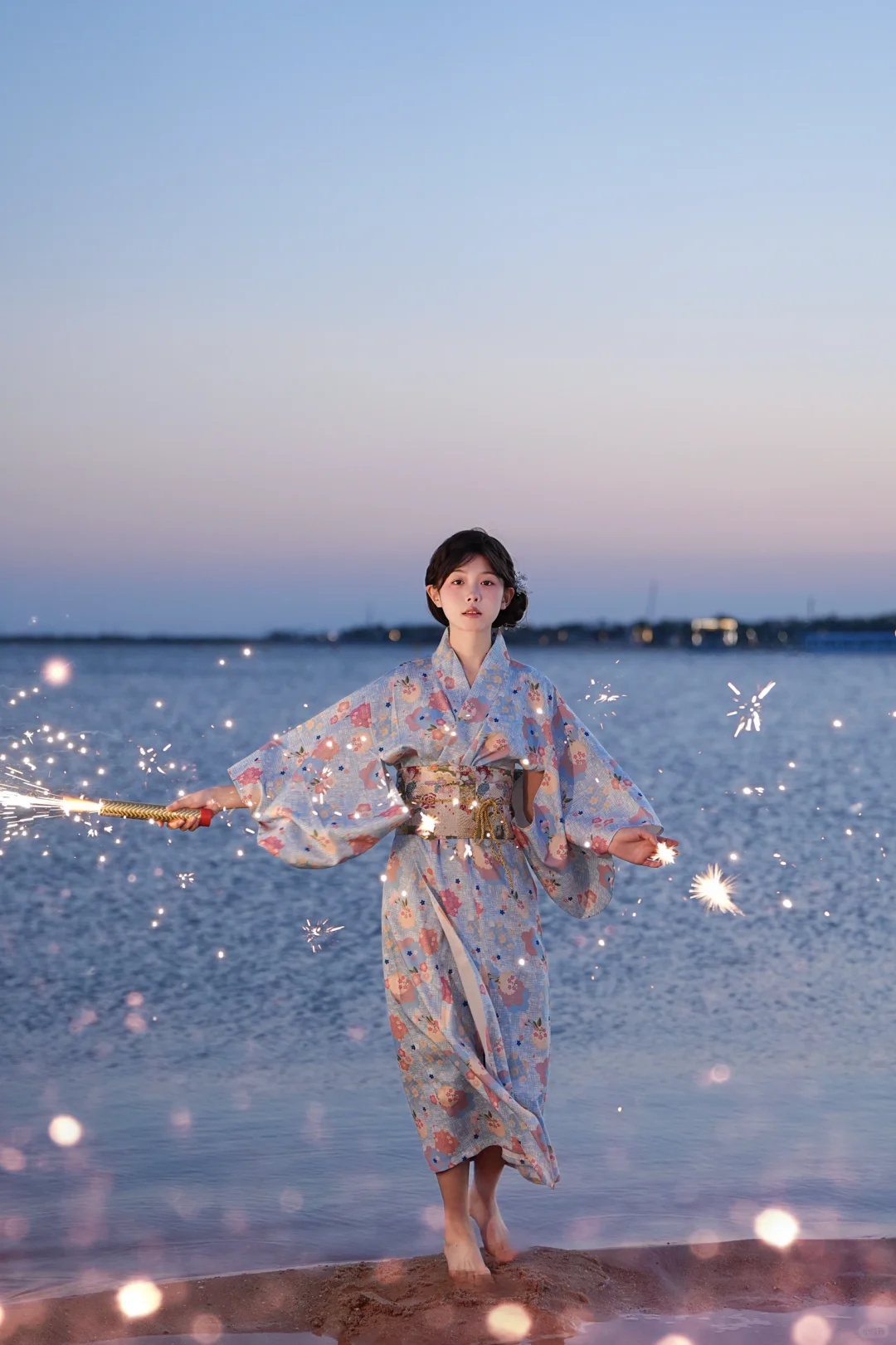 “パッと光って咲いた 花火を見ていた”?