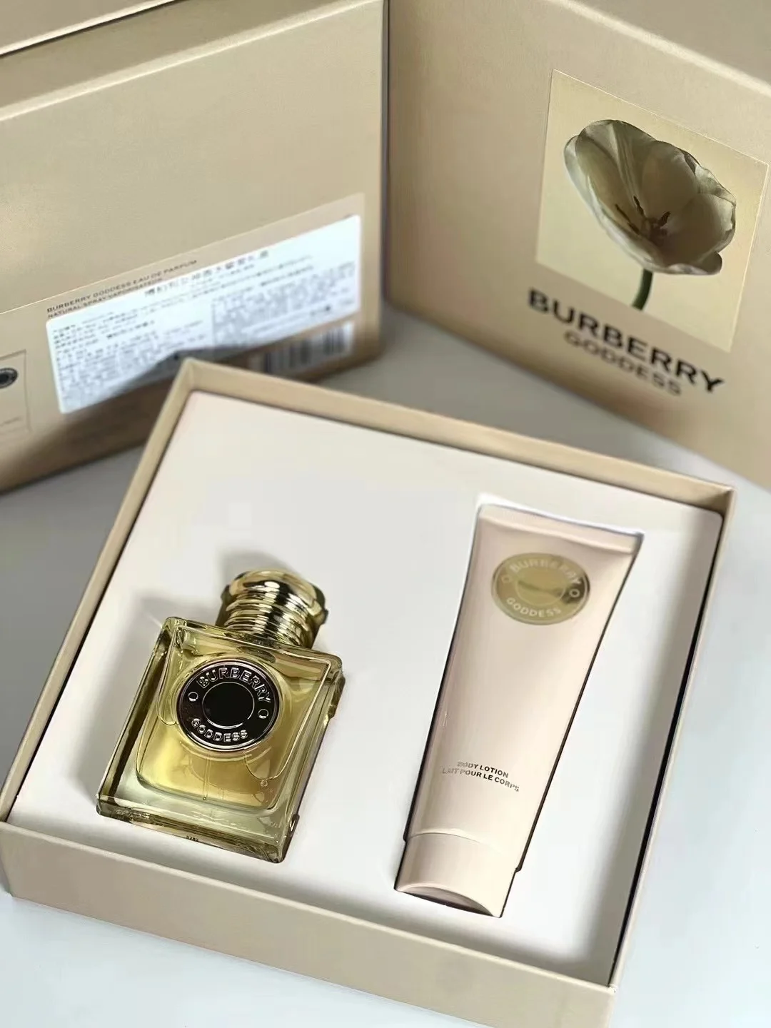 Burberry 新款女神招财套盒?630