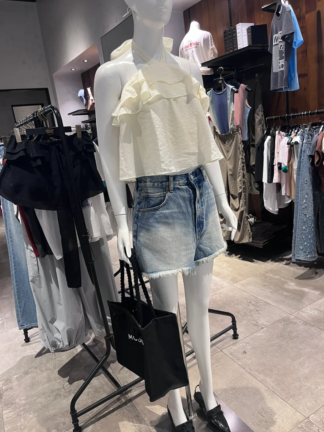 Moussy 新品上模特