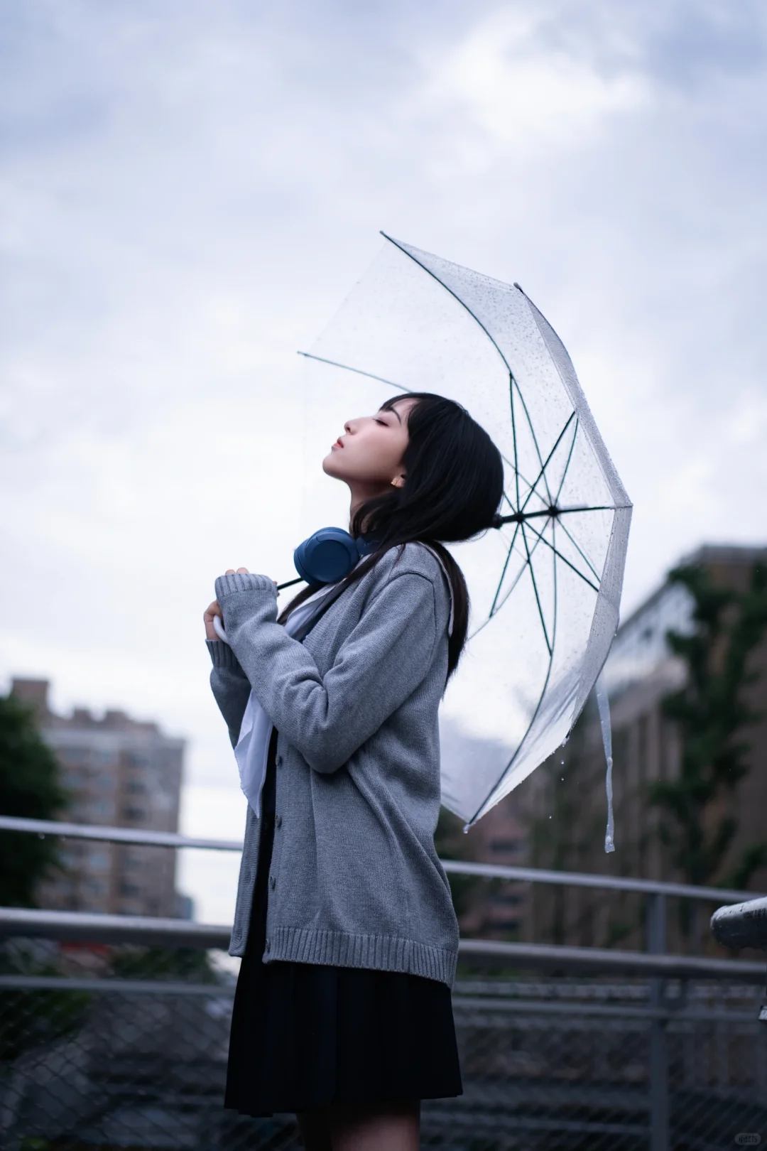 雨天的饼干容易受潮吗