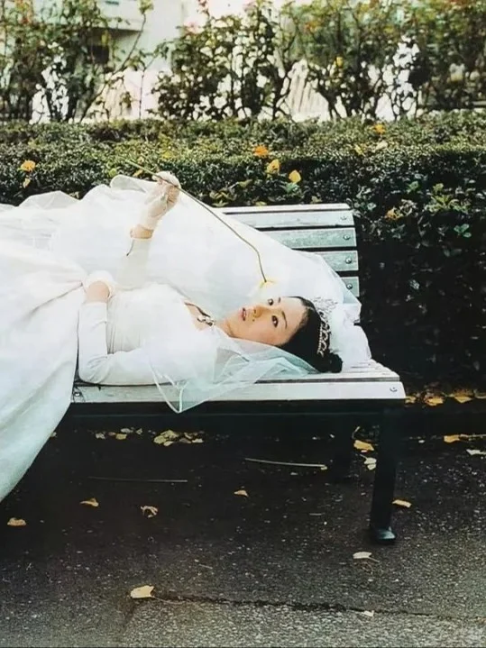 落跑新娘｜苹果椎名林檎婚纱写真（2000）