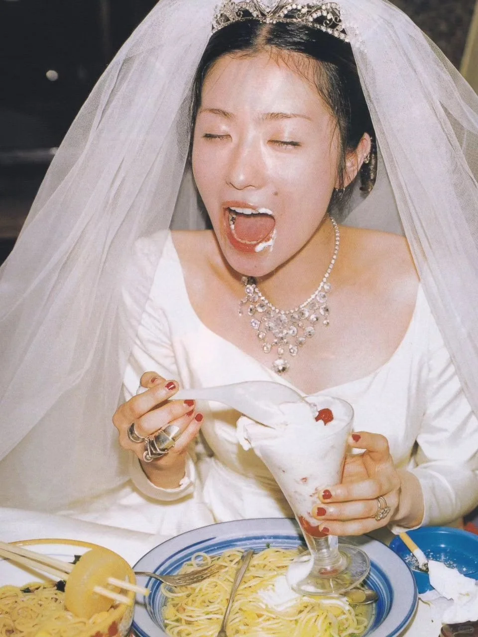 落跑新娘｜苹果椎名林檎婚纱写真（2000）