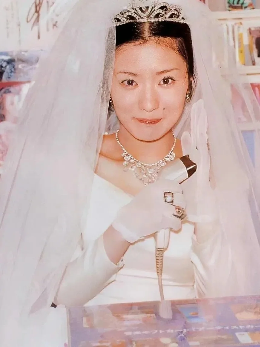 落跑新娘｜苹果椎名林檎婚纱写真（2000）