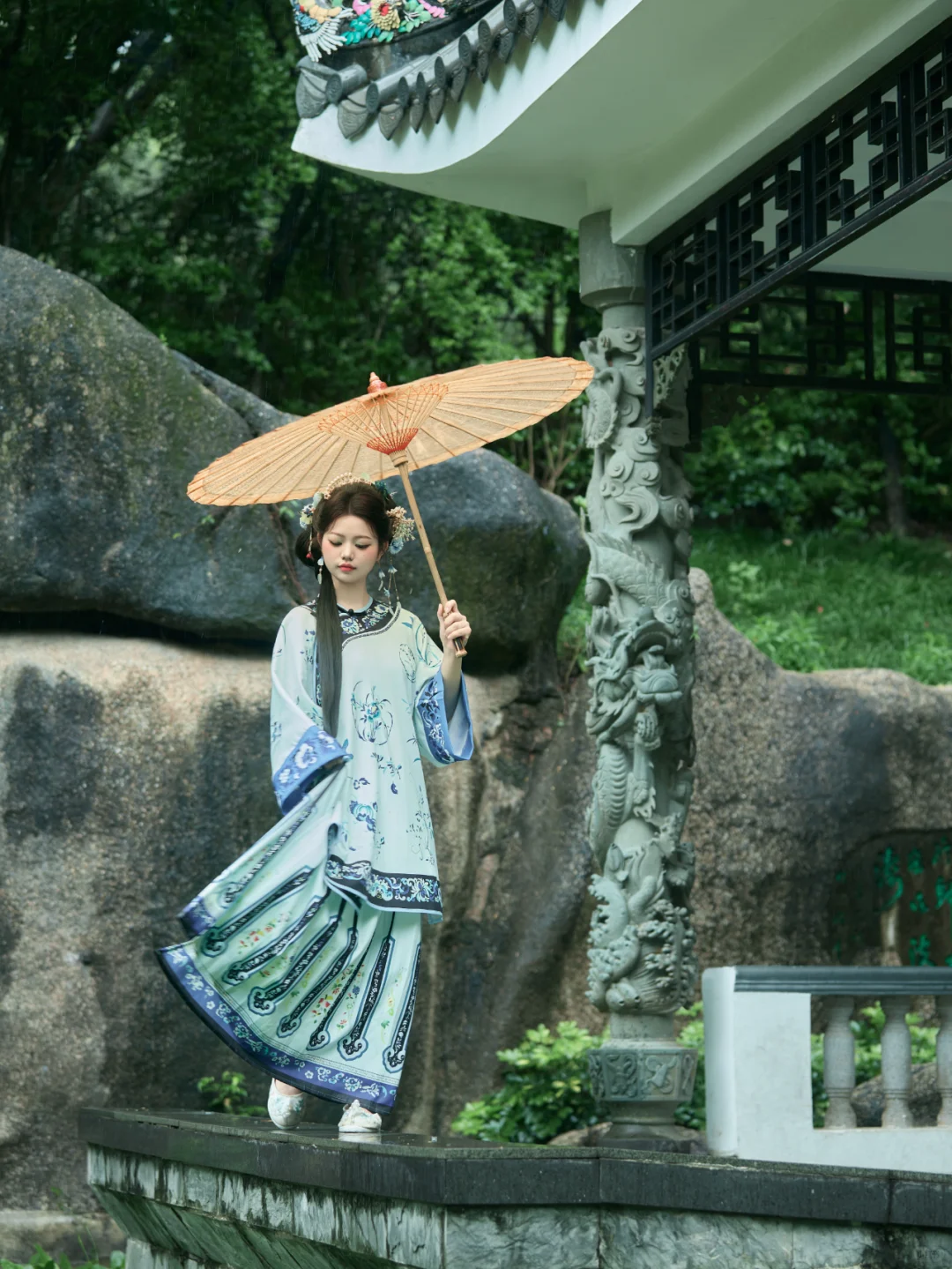 “世事漫随流水，算来一梦浮生”清汉女写真