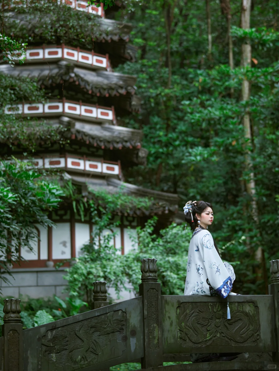 “世事漫随流水，算来一梦浮生”清汉女写真