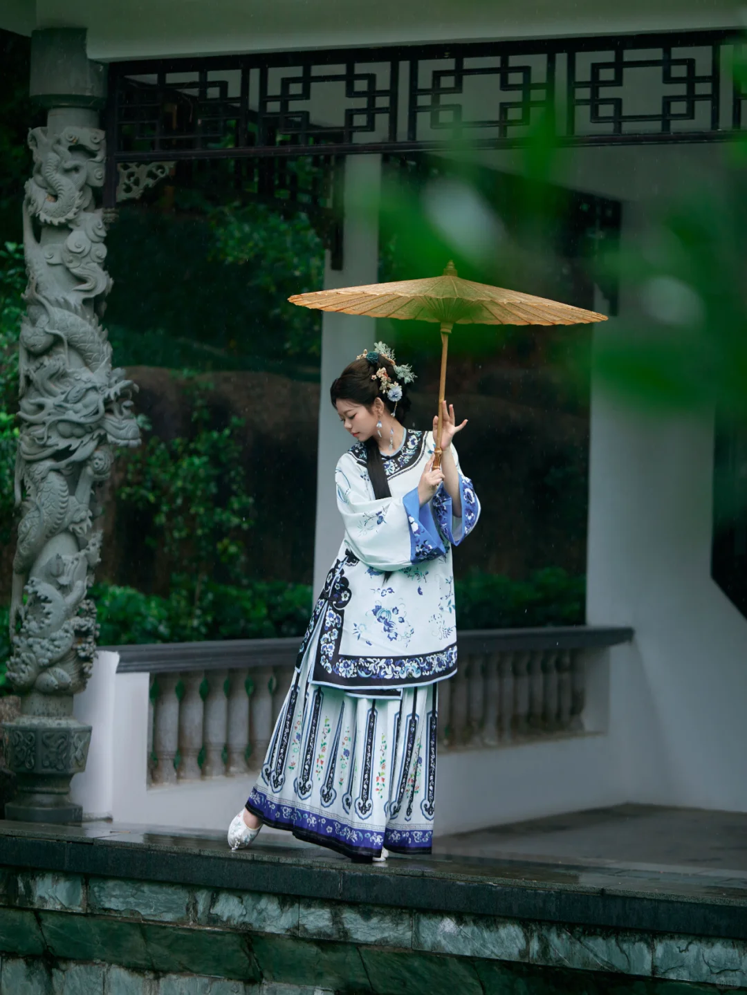 “世事漫随流水，算来一梦浮生”清汉女写真