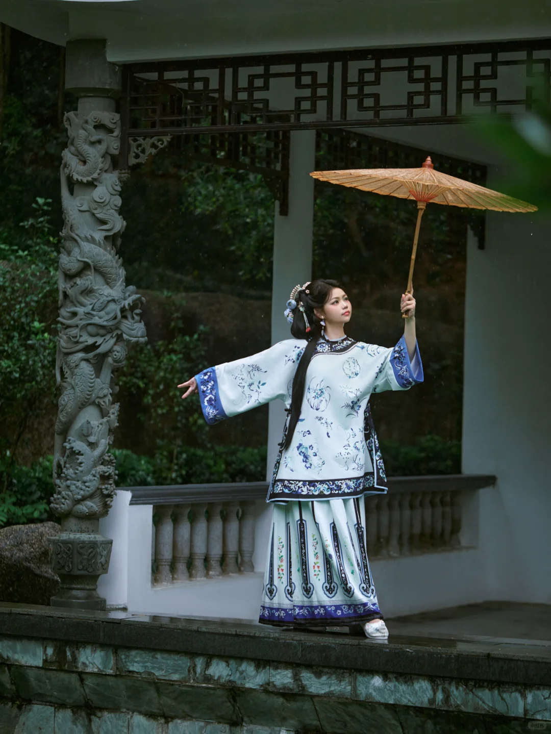 “世事漫随流水，算来一梦浮生”清汉女写真