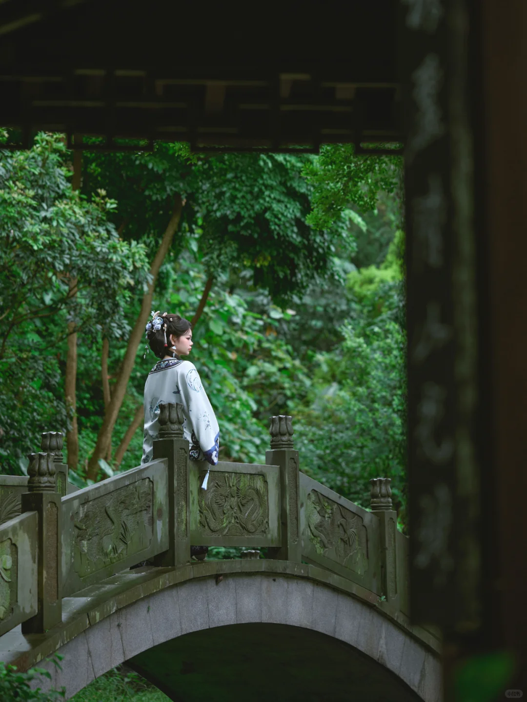 “世事漫随流水，算来一梦浮生”清汉女写真