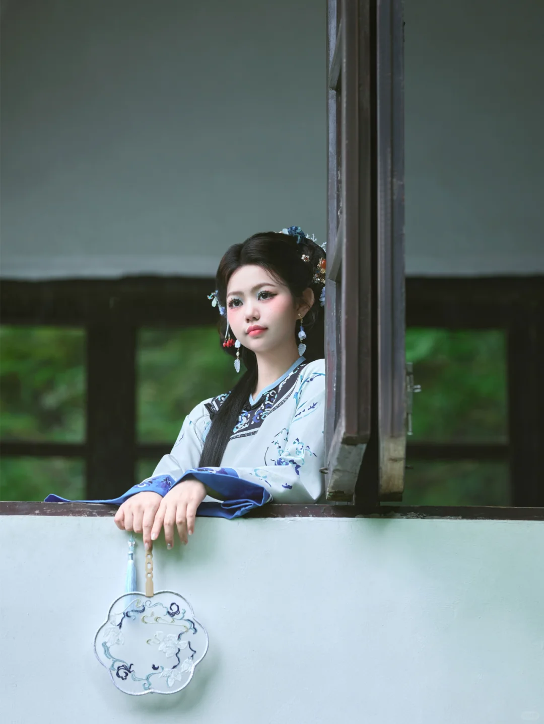 “世事漫随流水，算来一梦浮生”清汉女写真