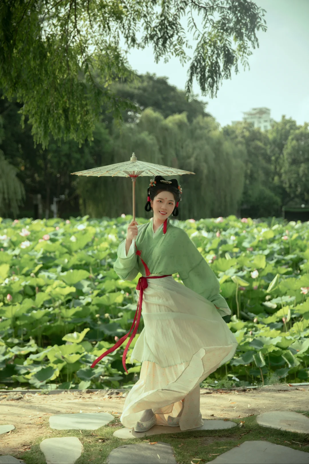 江南何采莲?温婉清新古风少女写真?