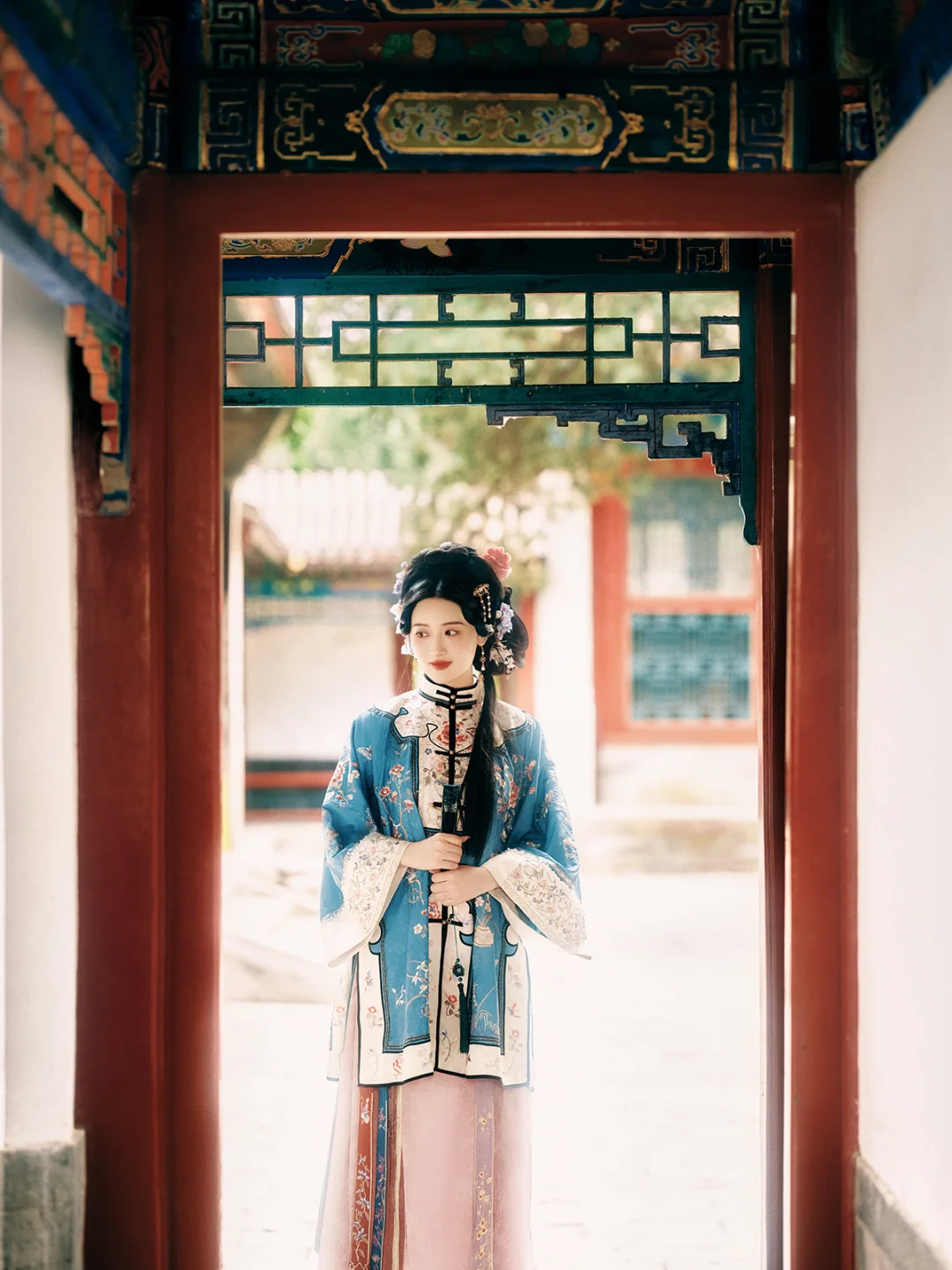 世事漫随流水 算来浮梦一生?清汉女写真