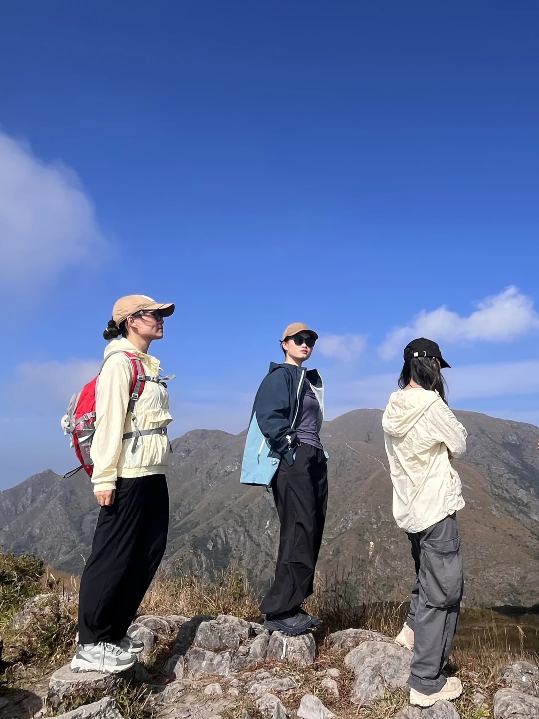 徒步1年，我发现玩户外的女生都有点