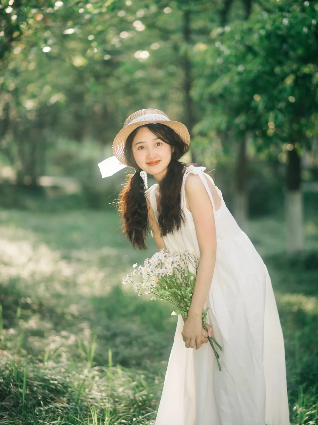 用一条白裙就能拍出的夏日氛围感写真?