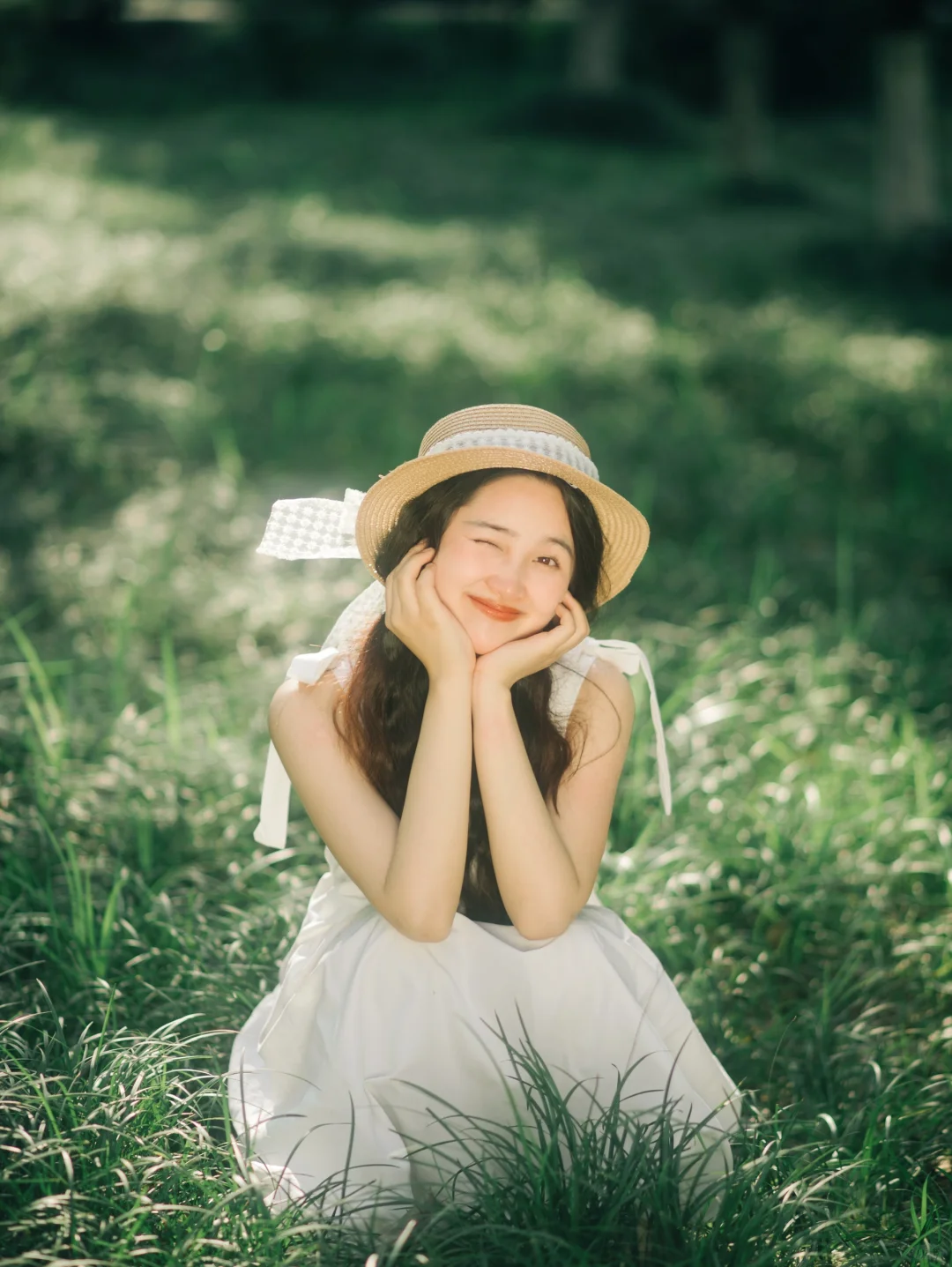 用一条白裙就能拍出的夏日氛围感写真?