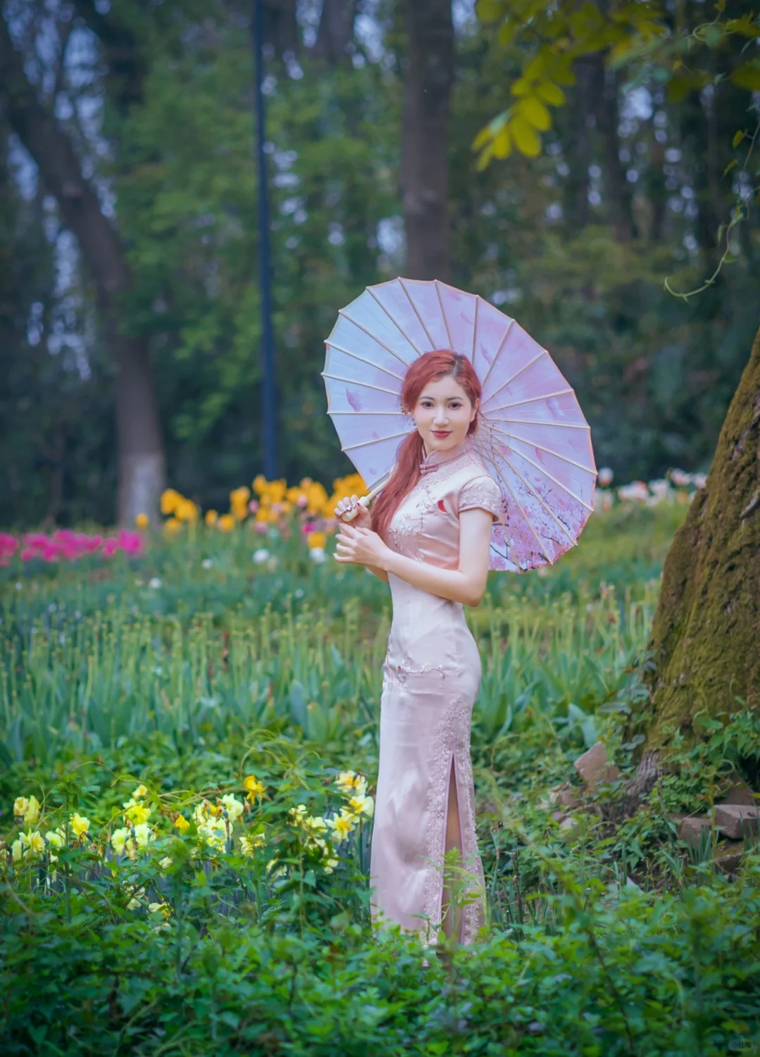 芊芊淑女，一袭旗袍，婀娜多姿，诉绝代芳华