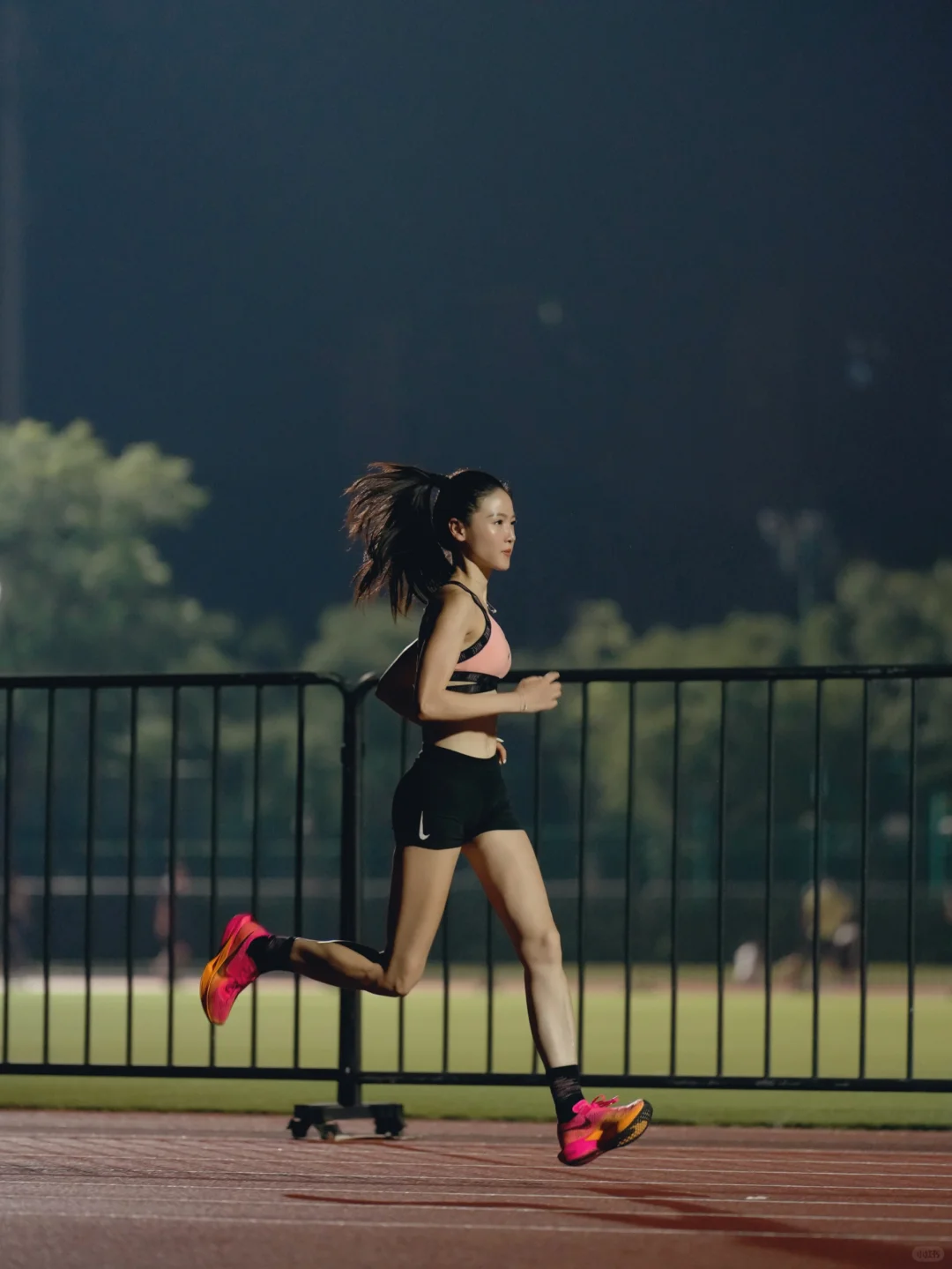 夏夜间歇跑｜跑步的女生怎么那么有力量感