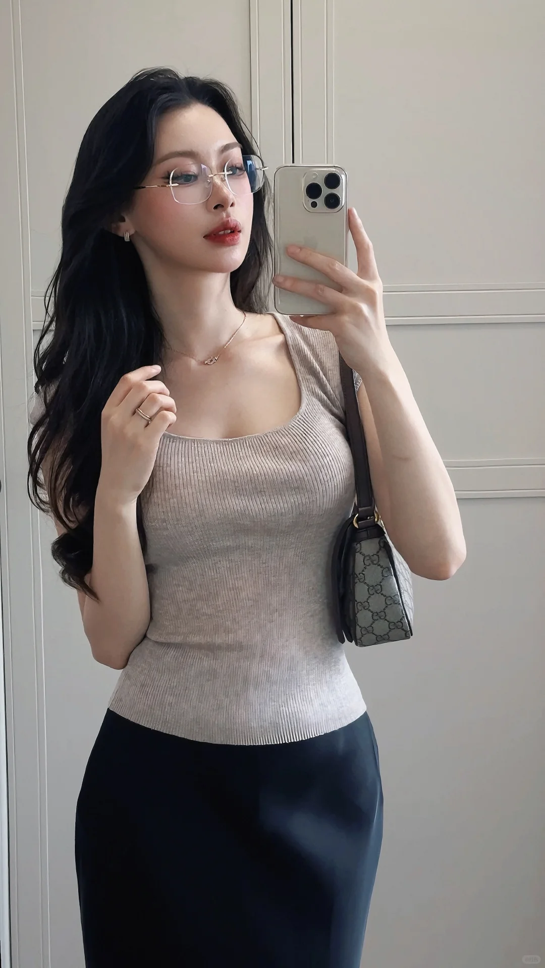 ☕️极简的高智人妻风ootd ｜风情不是罪过