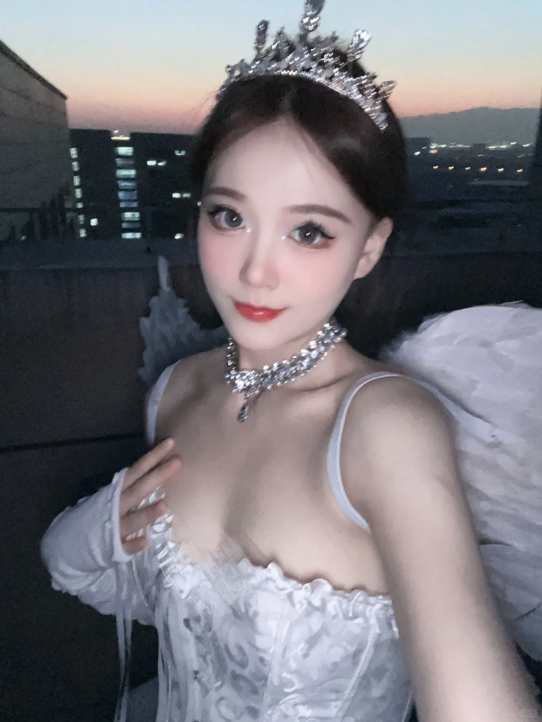 211女大｜天使造型?这样拍也太美了吧?