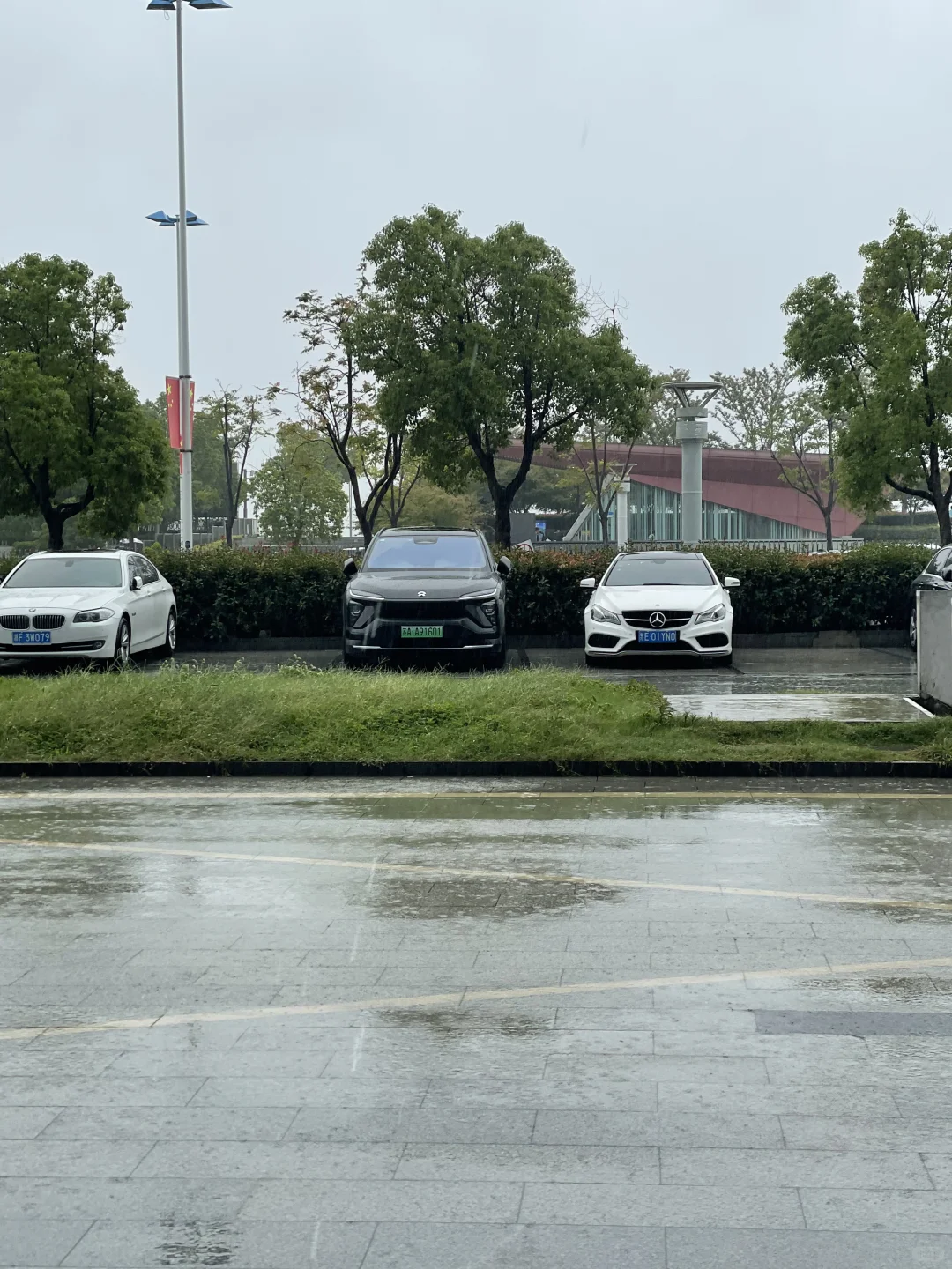 我的城市下雨了 心情和雨天一样困住了