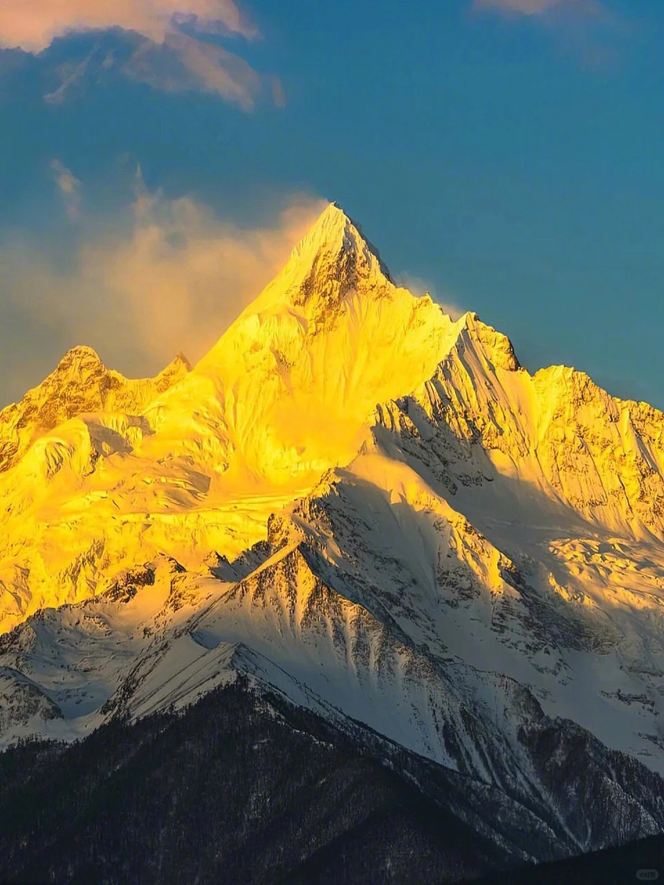 小众背景图丨日照金山