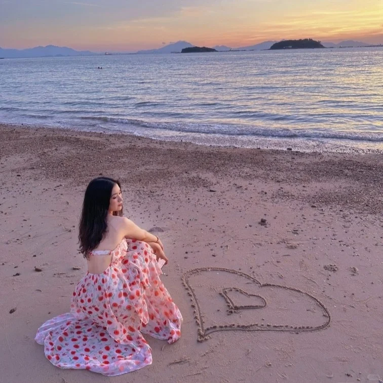 唯美女头像海边背影，喜欢自截拿图噢