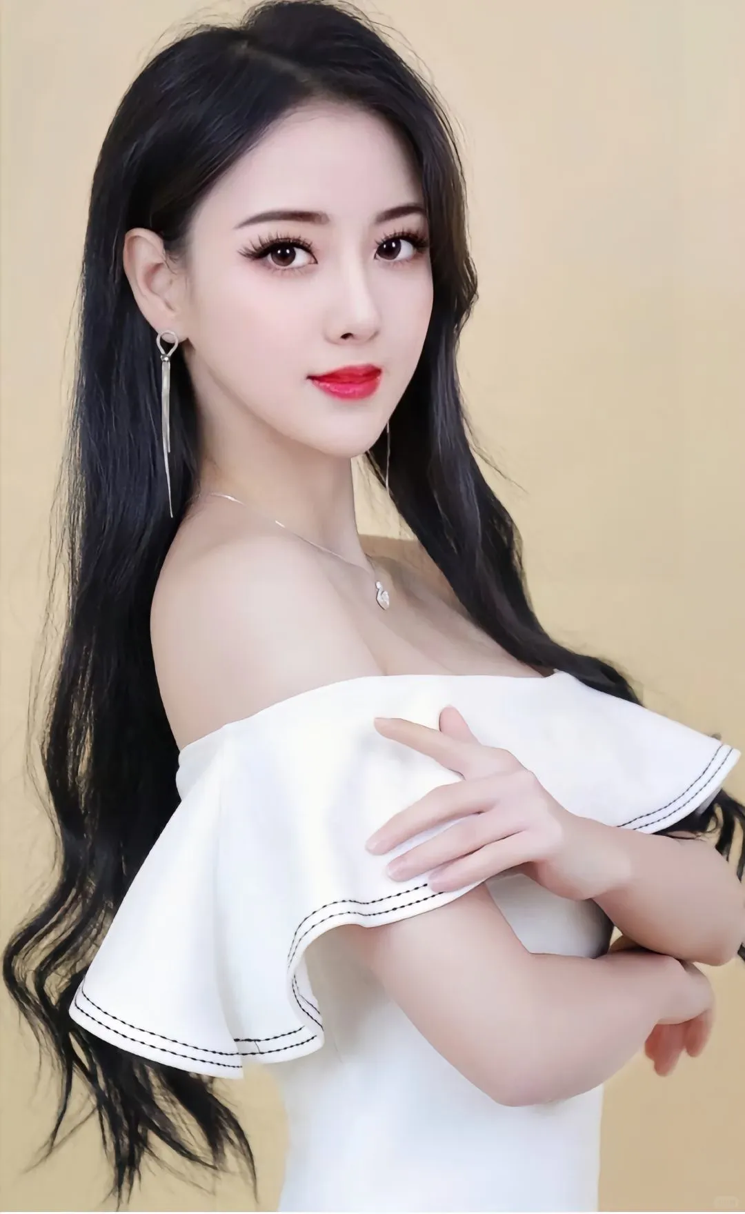 顶级欧美美女与东方美女大比拼