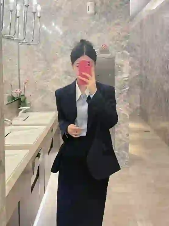 我发现银行面试的考官们都喜欢胆大的女生