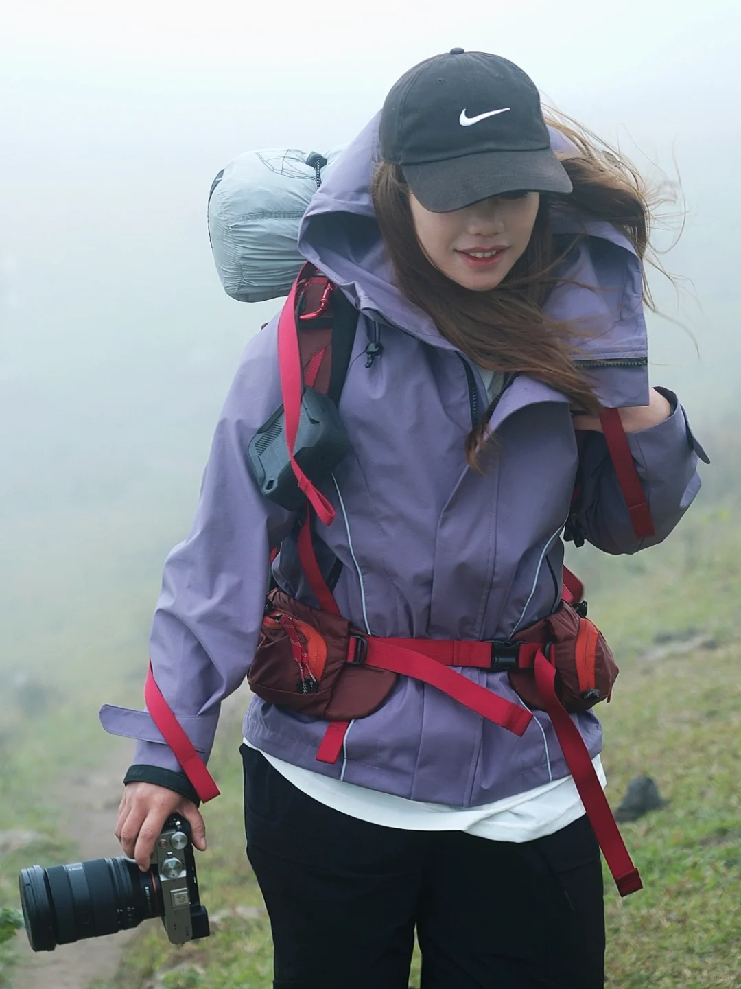 当我决定做一个背重装包的 山野摄影女