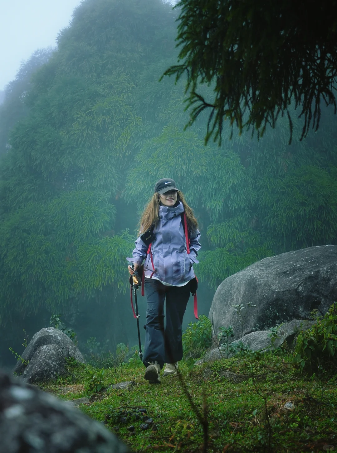 当我决定做一个背重装包的 山野摄影女