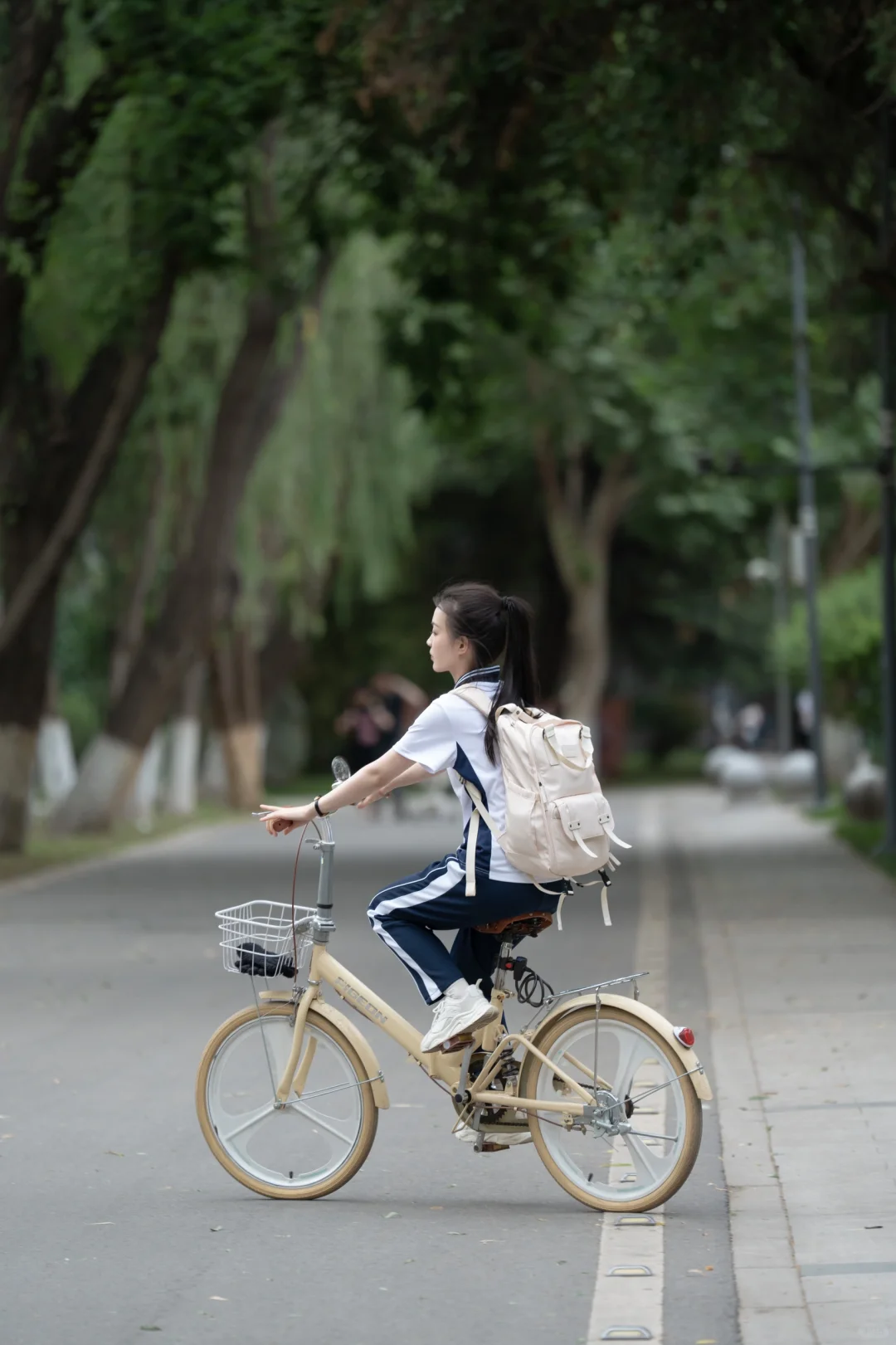 青春的尽头从来不是十八岁……