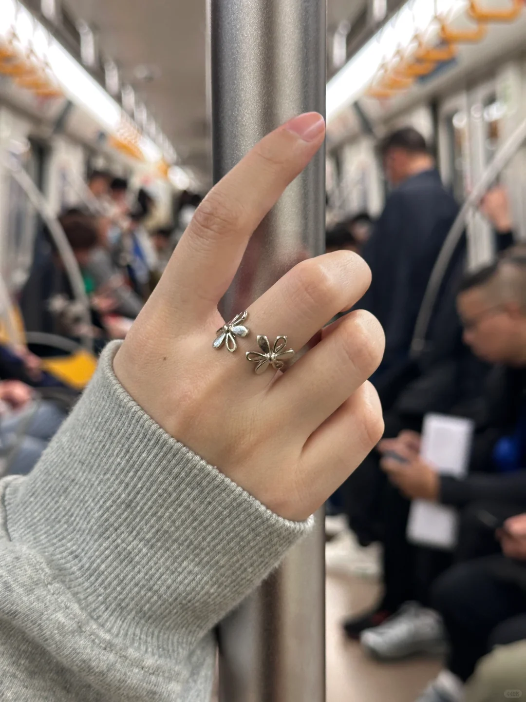 今天的快乐是来自不到20💰的漂亮小戒指💍