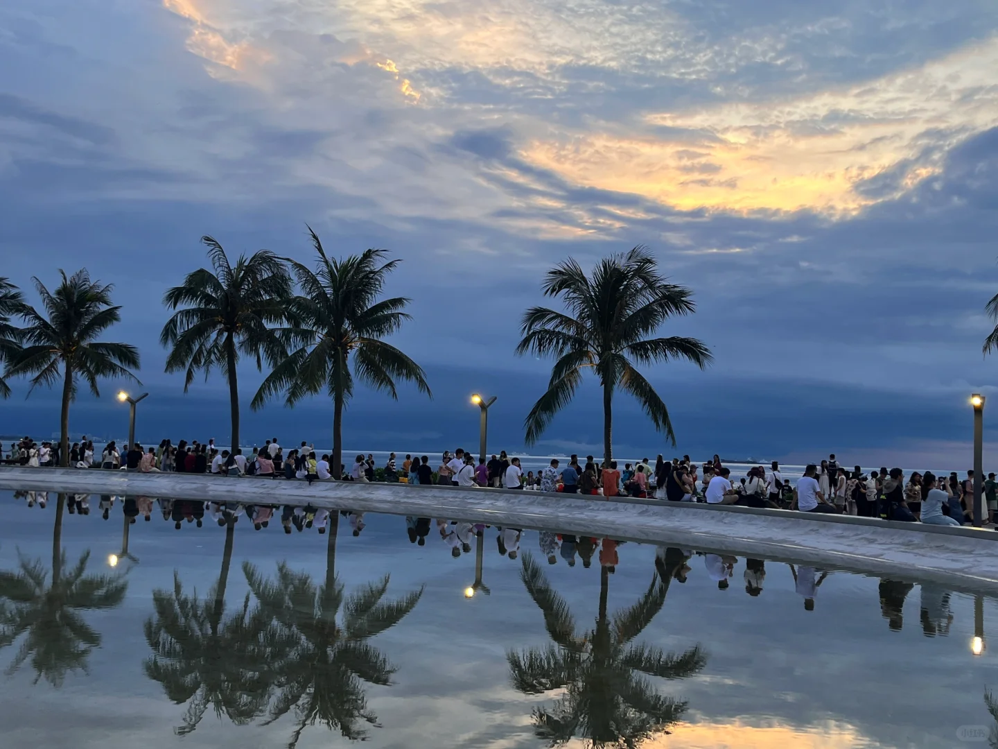 海边这样穿搭也很不错！（海南海口云洞图书馆