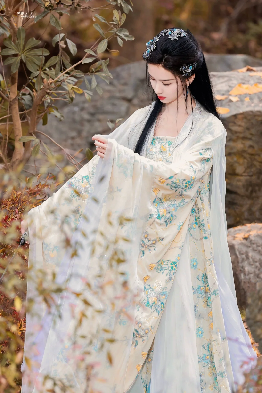 这件衣服的花纹特别好看
