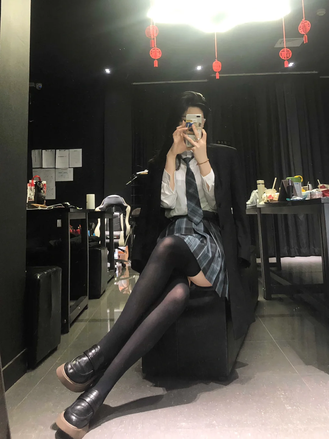 新人设：高冷拽酷美丽坏女人?