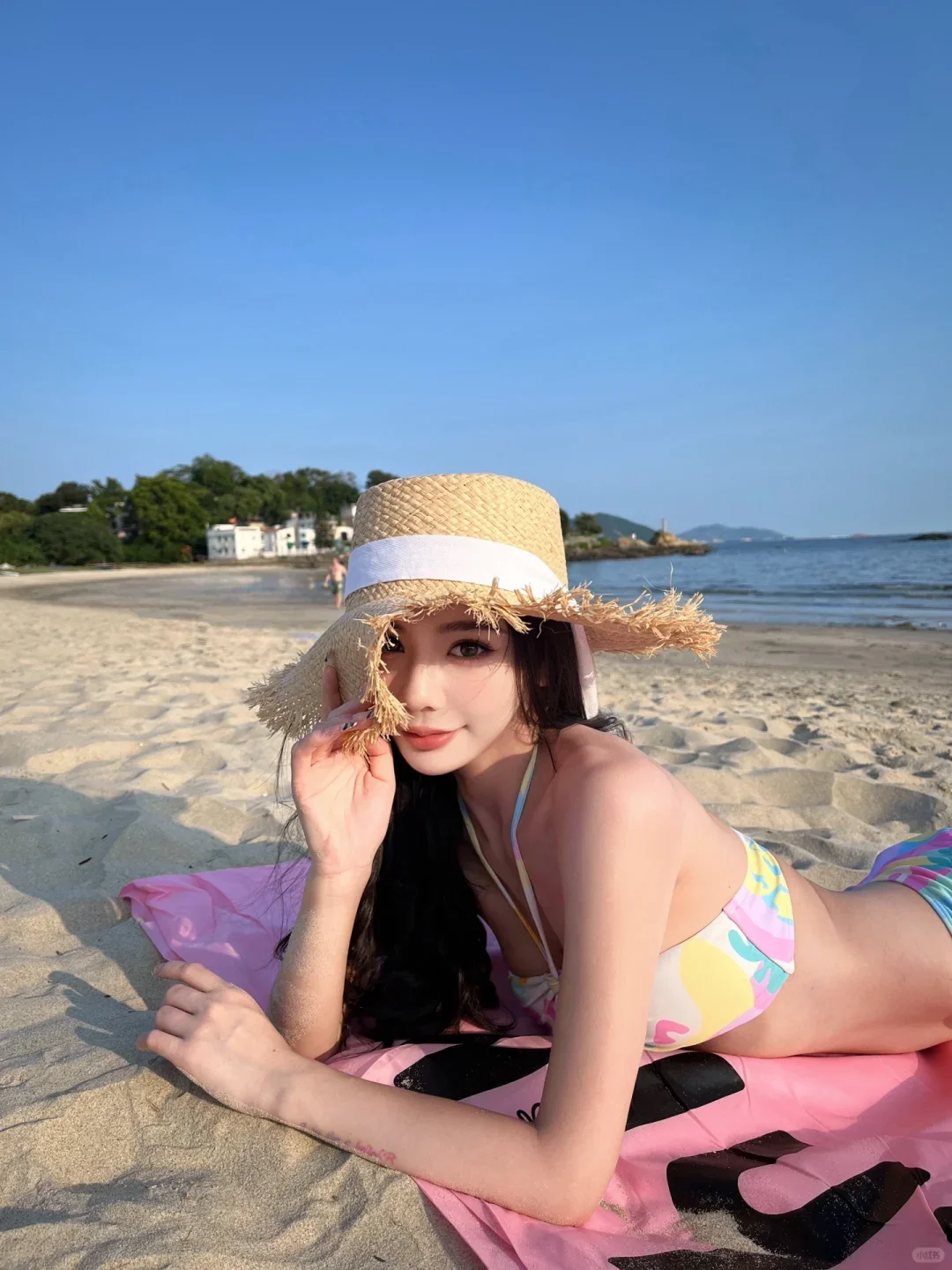 五彩缤纷夏日碎片中的好身材美女