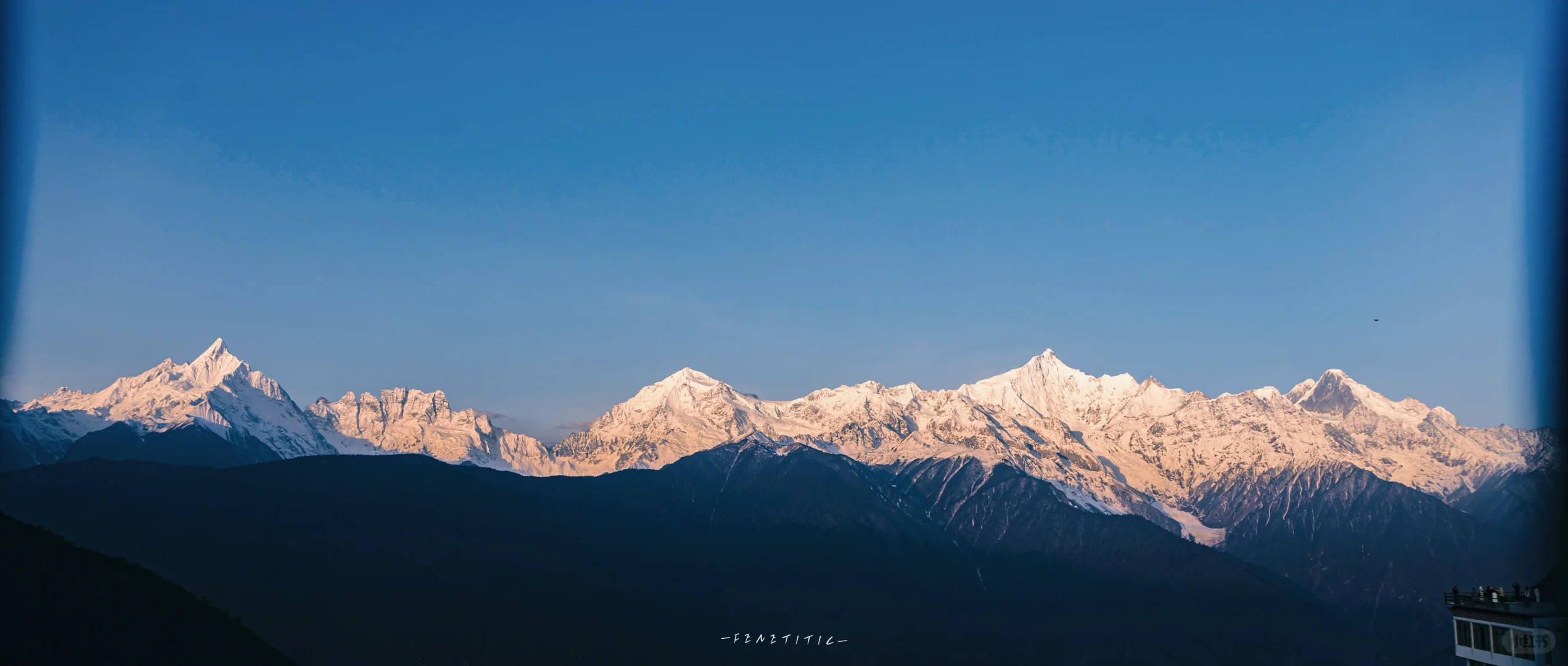 日照金山｜在雪山和雪山之间