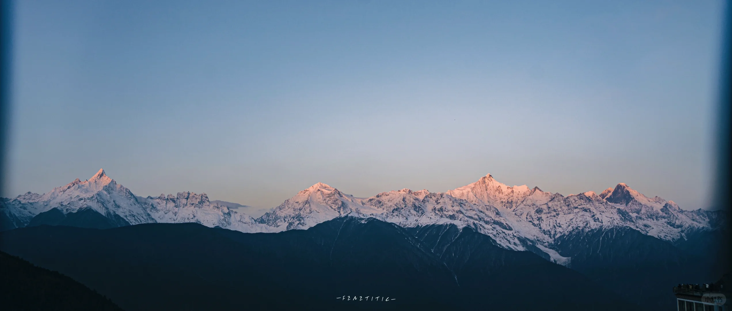 日照金山｜在雪山和雪山之间