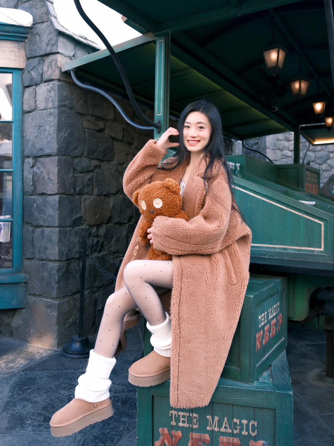 超会找角度的环球影城富士女摄影师