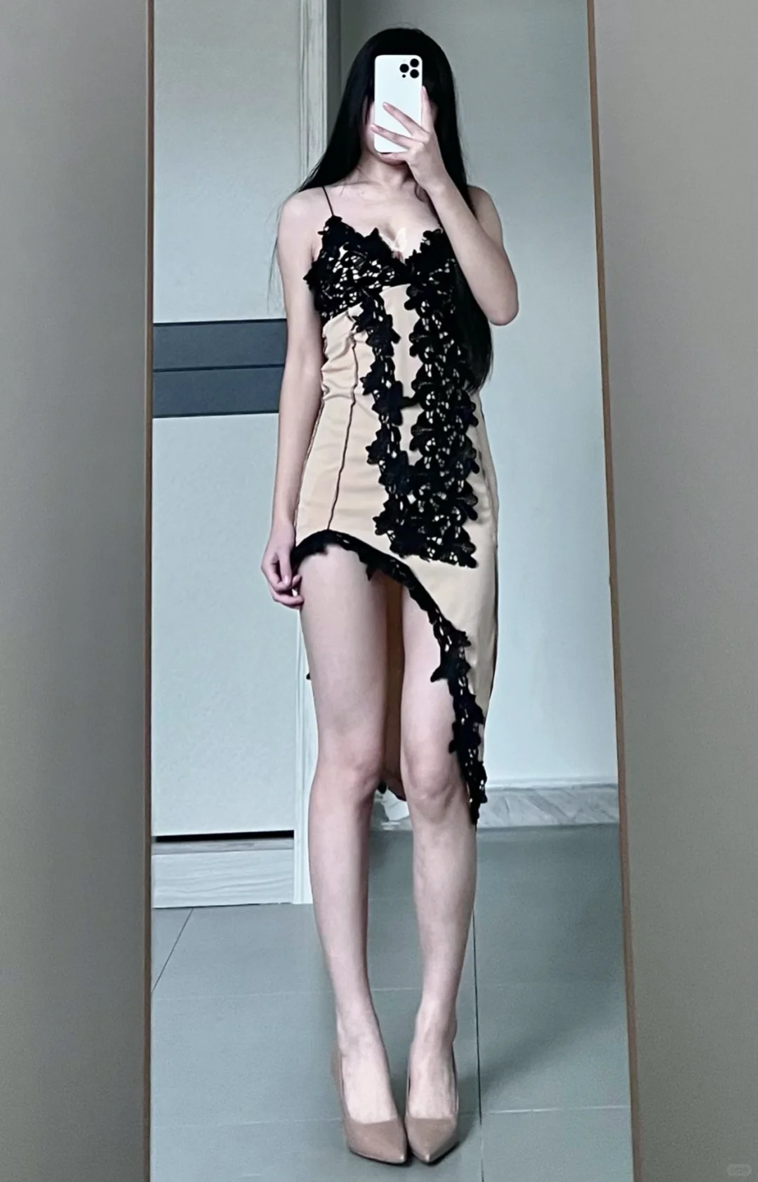 左滑 看我上身蕾丝吊带开叉裙👗