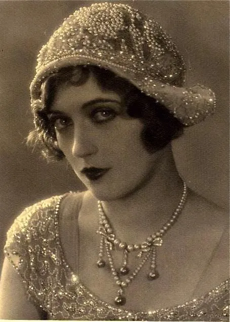 1920’ s style, “Flapper girl”